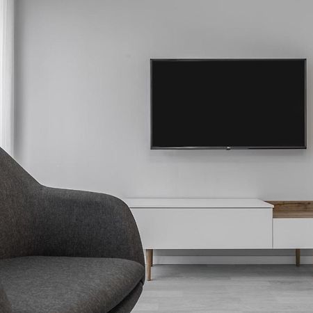Bleri Apartment, 2 Bedroom, Free Parking بريشتاين المظهر الخارجي الصورة