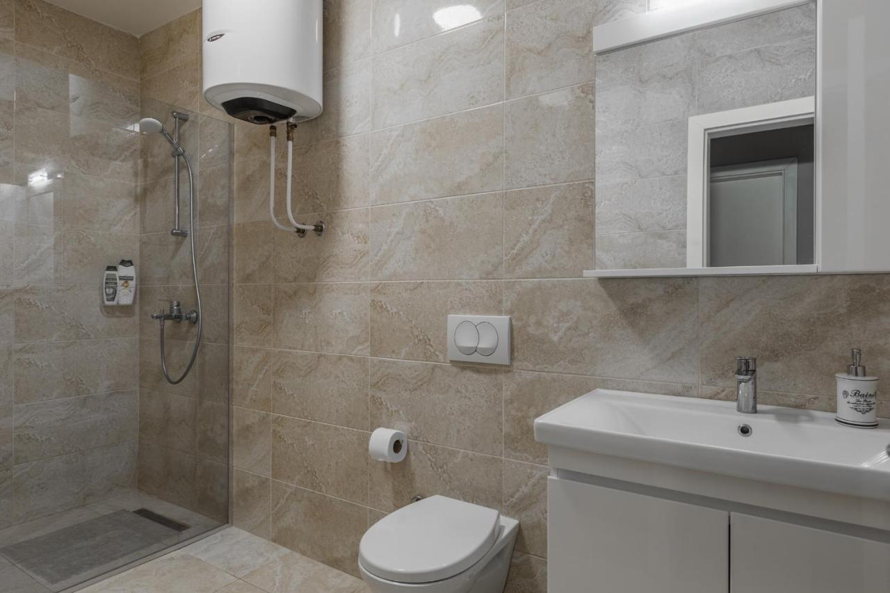 Bleri Apartment, 2 Bedroom, Free Parking بريشتاين المظهر الخارجي الصورة