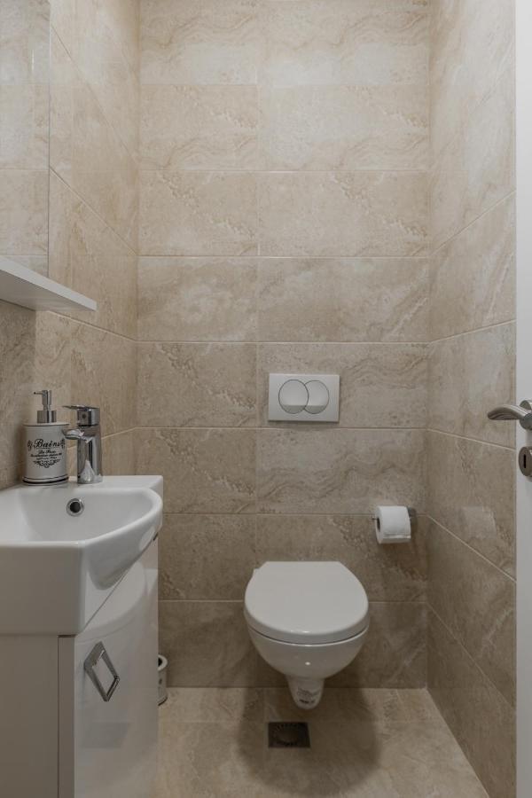 Bleri Apartment, 2 Bedroom, Free Parking بريشتاين المظهر الخارجي الصورة